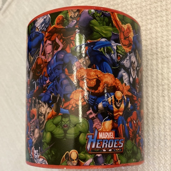 Marvel Heroes 2011 Large Oversized Mug/Cup Red with all the Heroes on it - Picture 13 of 14